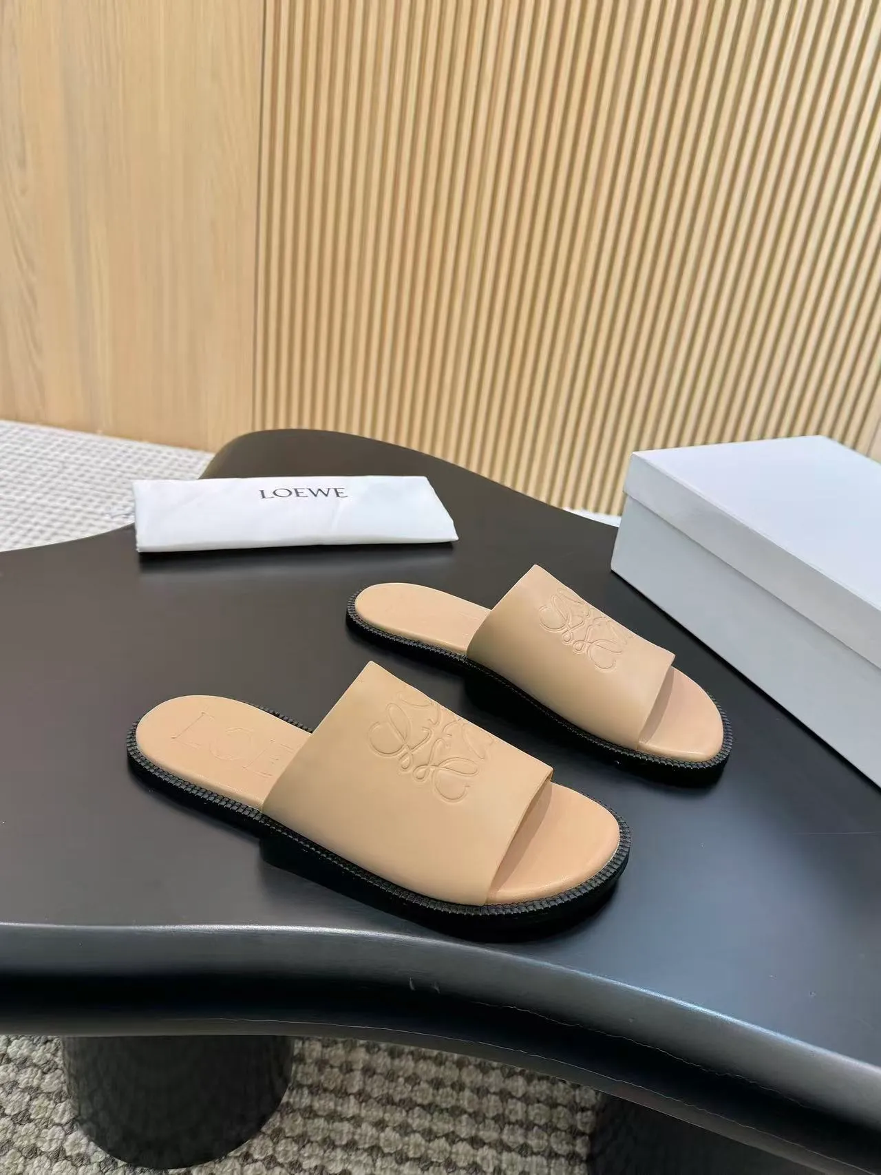 👟👟Ex-factory price 340👟👟 Genuine leather sole +40 LOEWE 25th spring and summer new style, same style for men and women, six colors to choose from. Code number:35-45